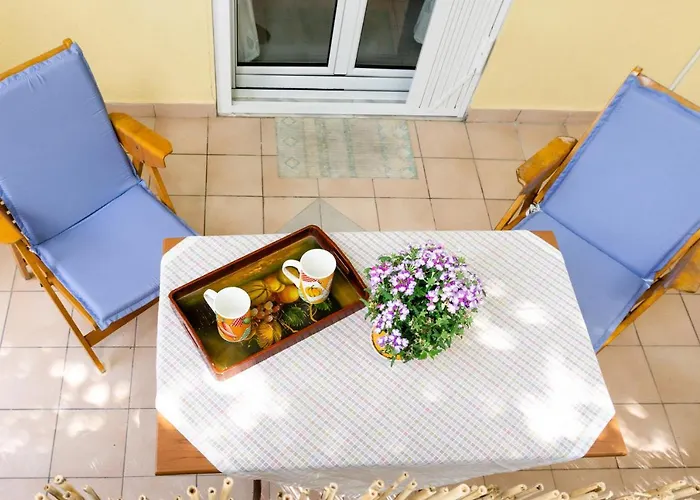 公寓 Irene Seafront 尼奥伊皮瓦太